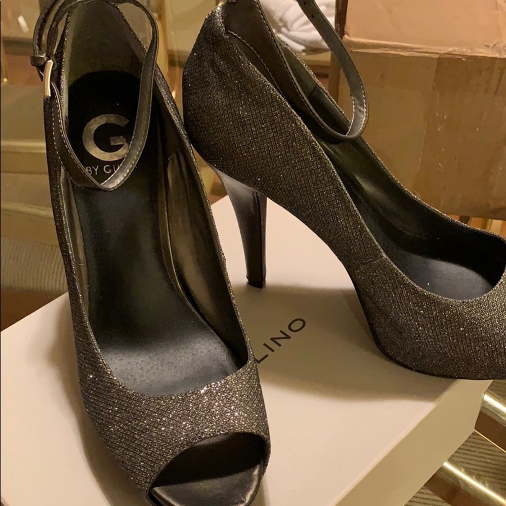 Formal Shoes - Picture 2 of 3